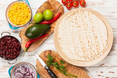 Tortilla maddeler karışımı ile