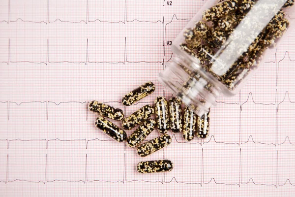 Medisch rapport en cardiogram — Stockfoto
