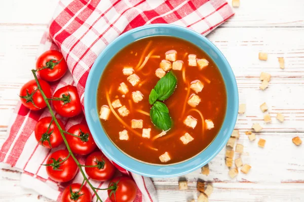 Tomato soup and basil — Stock Photo, Image