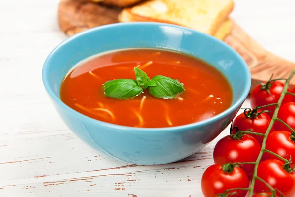 Tomato soup and basil — Stock Photo, Image