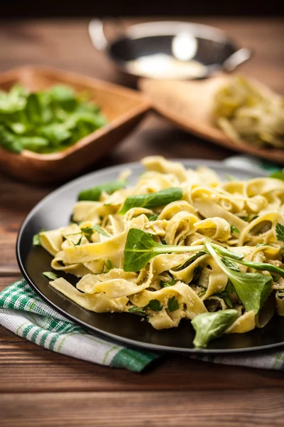 Tagliatelle cocido en un plato — Foto de Stock