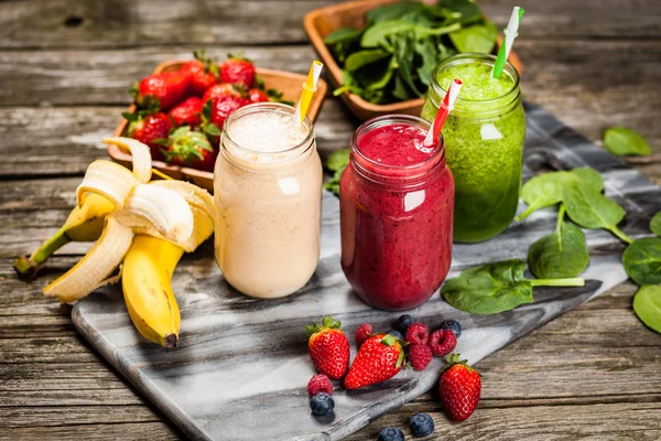 Milchshakes und Smoothies — Stockfoto