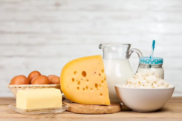 Melkglas op houten tafel — Stockfoto