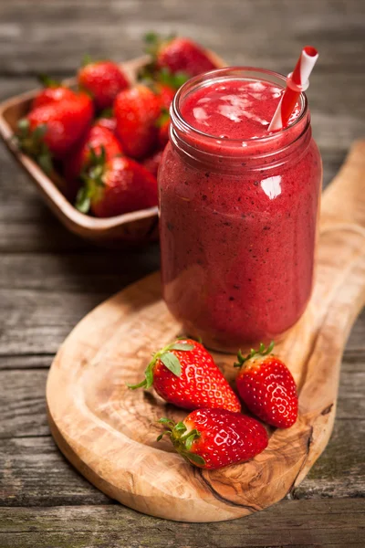 Verse aardbeien smoothie — Stockfoto