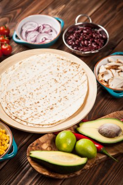 Tortilla maddeler karışımı ile