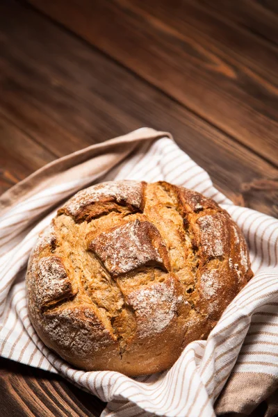 Bröd sortiment på träytan — Stockfoto