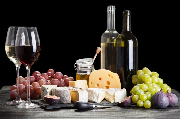 Wine, grapes and cheese — Stock Photo, Image