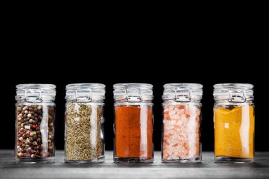 Küme farklı otlar, baharatlar