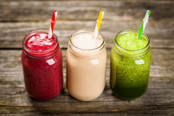 Milchshakes und Smoothies — Stockfoto