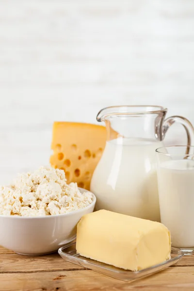 Melkglas op houten tafel — Stockfoto