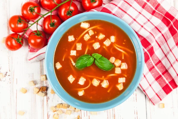 Tomato soup and basil — Stock Photo, Image