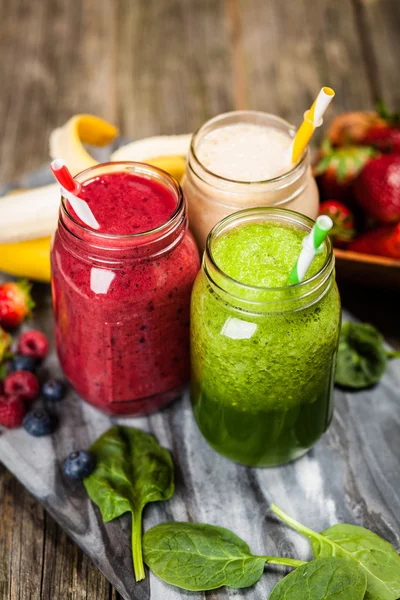 Milchshakes und Smoothies — Stockfoto