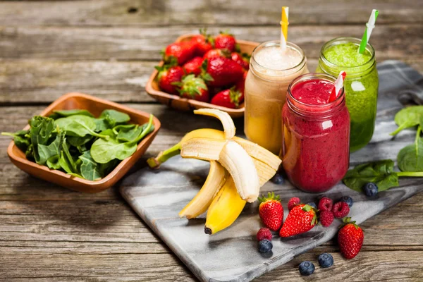 Milkshakes and smoothies — Stock Photo, Image