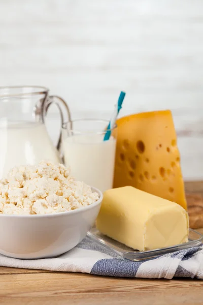 Melkglas op houten tafel — Stockfoto