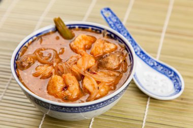 Asya karides çorbası