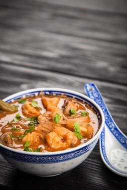 Asya karides çorbası