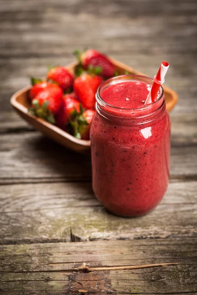 Νωπών φράουλα smoothie — Φωτογραφία Αρχείου