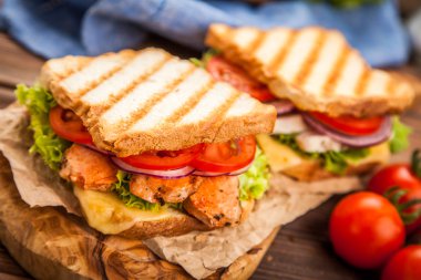 ızgara tavuklu sandviç