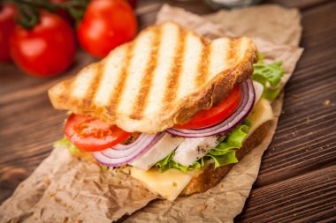 ızgara tavuklu sandviç