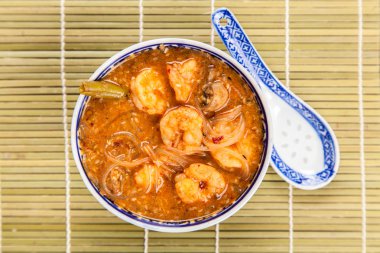 Asya karides çorbası