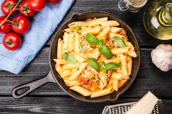 Traditionelle Penne-Nudeln — Stockfoto