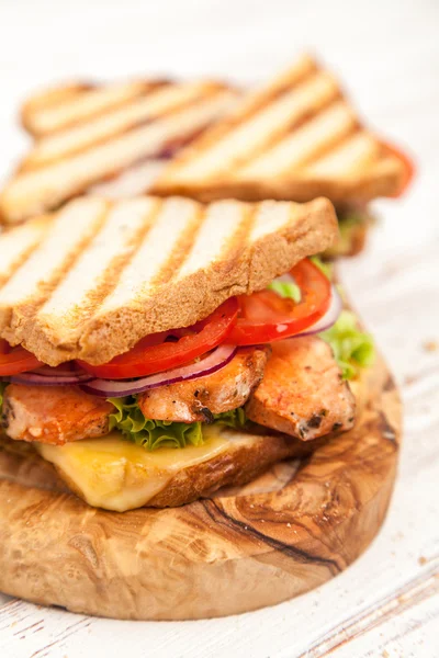 Gegrilde kip sandwich — Stockfoto