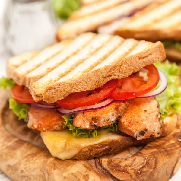 Gegrilde kip sandwich — Stockfoto