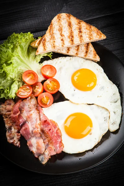 Traditionell frukost på ett fat — Stockfoto