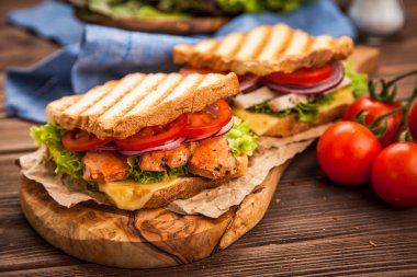 ızgara tavuklu sandviç