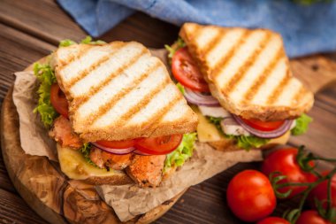 ızgara tavuklu sandviç