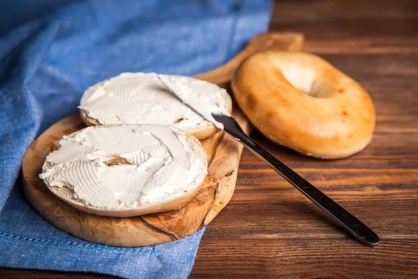 Bagels met roomkaas — Stockfoto