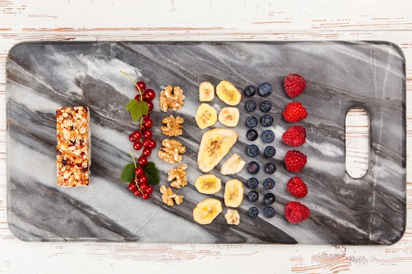 Muesli bar with berries — Stock Photo, Image