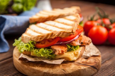 ızgara tavuklu sandviç