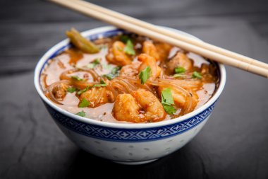 Asya karides çorbası