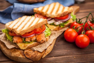 ızgara tavuklu sandviç