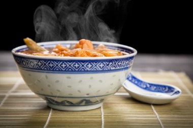 Asya karides çorbası