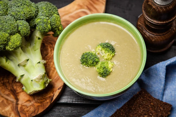 Bowl of broccoli soup — Stock Photo, Image