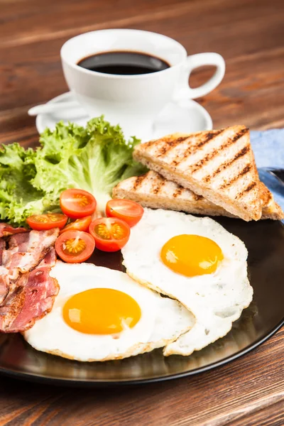 Traditionell frukost på ett fat — Stockfoto