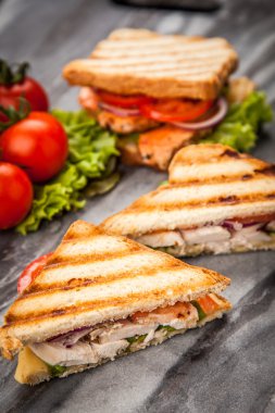 ızgara tavuklu sandviç