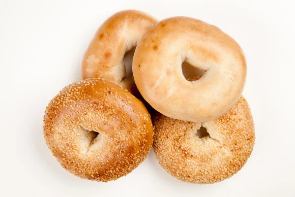 Bagels em fundo branco — Fotografia de Stock