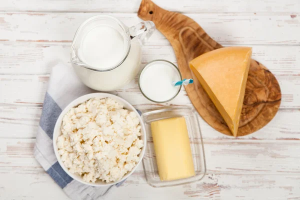 Melkglas op houten tafel — Stockfoto