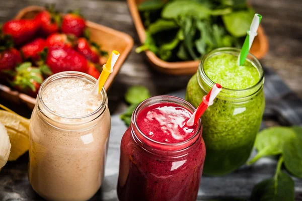 Milchshakes und Smoothies — Stockfoto