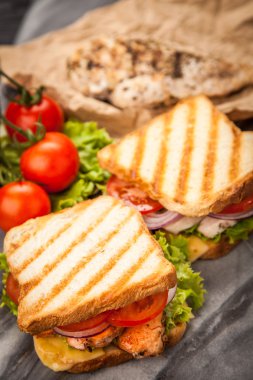 ızgara tavuklu sandviç