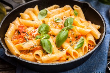 Geleneksel penne makarna