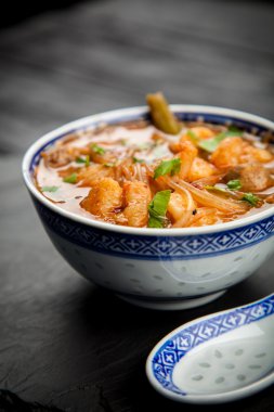 Asya karides çorbası