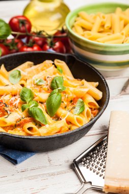 Geleneksel penne makarna