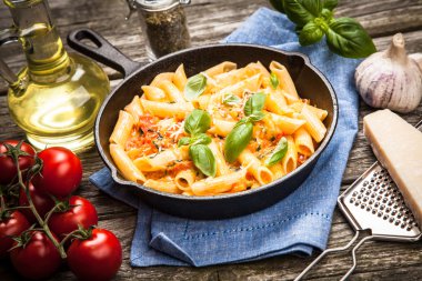 Geleneksel penne makarna