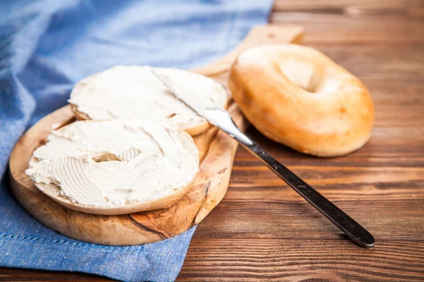 Bagels met roomkaas — Stockfoto