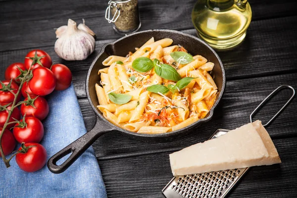 Geleneksel penne makarna