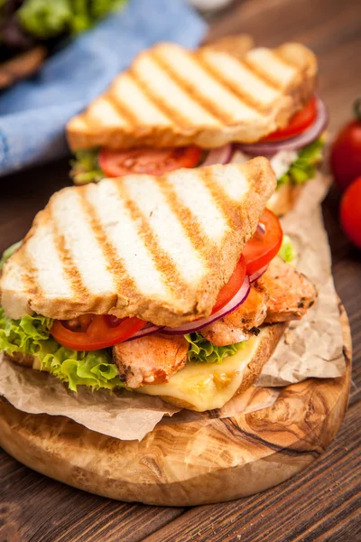 Бутерброд на грилі курячі — стокове фото
